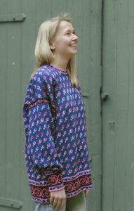 Pullover mit kleinen Röschen