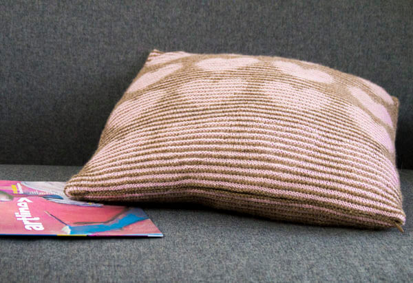 Illusionsstricken: Kissenhülle mit Herzen Illusionsstricken Kissenhülle mit Herzen