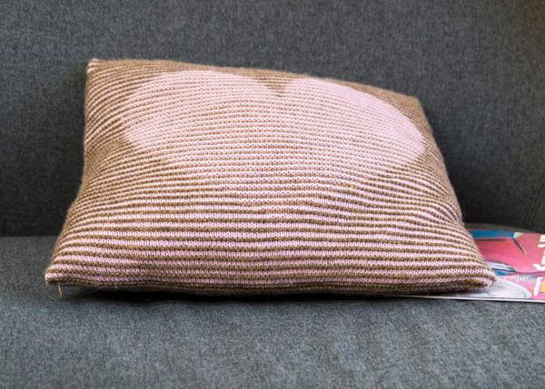 Illusionsstricken Kissenhülle mit Herze Illusionsstricken Kissenhülle mit Herze